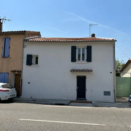 Hébergement de vacances Petite Maison Cosy Et Moderne Avec Bain A Remous Hyères