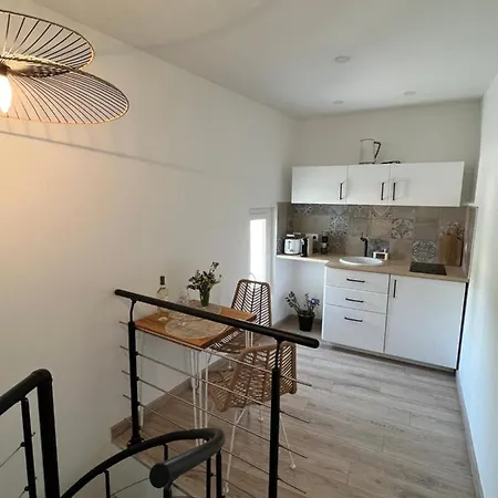 Hébergement de vacances Petite Maison Cosy Et Moderne Avec Bain A Remous *