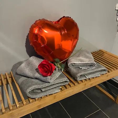 Hébergement de vacances Petite Maison Cosy Et Moderne Avec Bain A Remous *