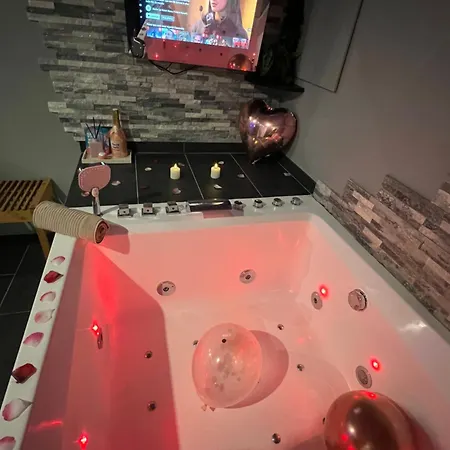 Hébergement de vacances Petite Maison Cosy Et Moderne Avec Bain A Remous *