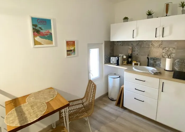 Petite Maison Cosy Et Moderne Avec Bain à Remous Hyères